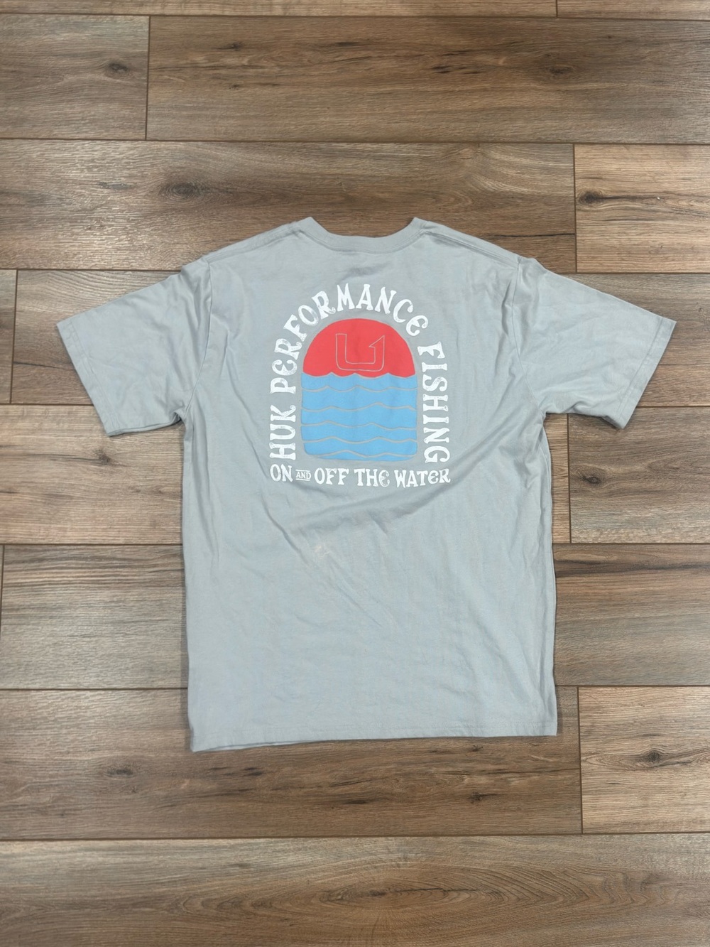HUK Casual Performance Fishing Cotton Blend Graphic T-shirt | Size Small